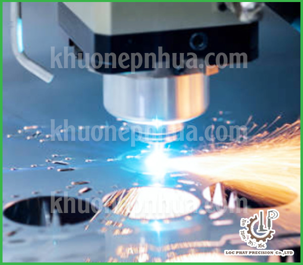 Công nghệ CNC là gì? Ứng dụng trong gia công khuôn mẫu